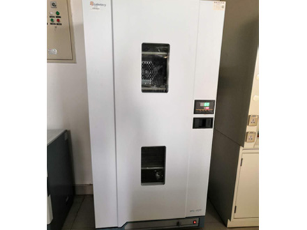 立式鼓風(fēng)干燥箱風(fēng)格時(shí)尚，節(jié)約實(shí)驗(yàn)室橫向空